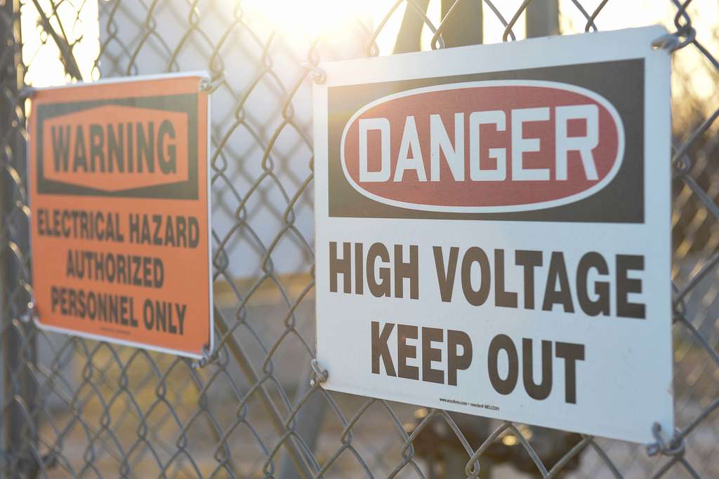 danger-and-warning-signs-are-displayed-on-the-fence-7c4c1c-1024